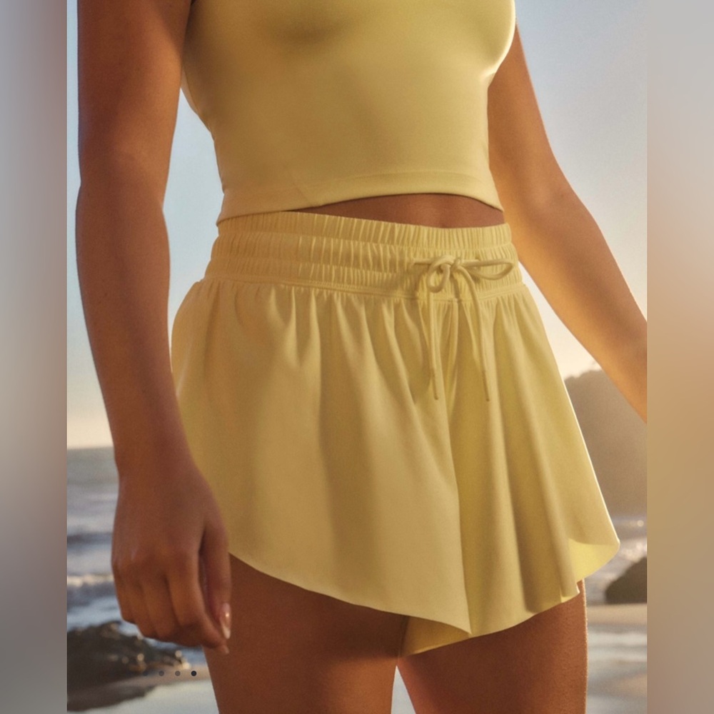 NWT Gilly Hicks Lemon Yellow Flutter Shorts - Spandex w/ Pocket Underlining